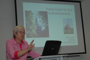 Barbara Janssen berichtet über die Arbeit einer Hausärztin in einer ländlichen Region
